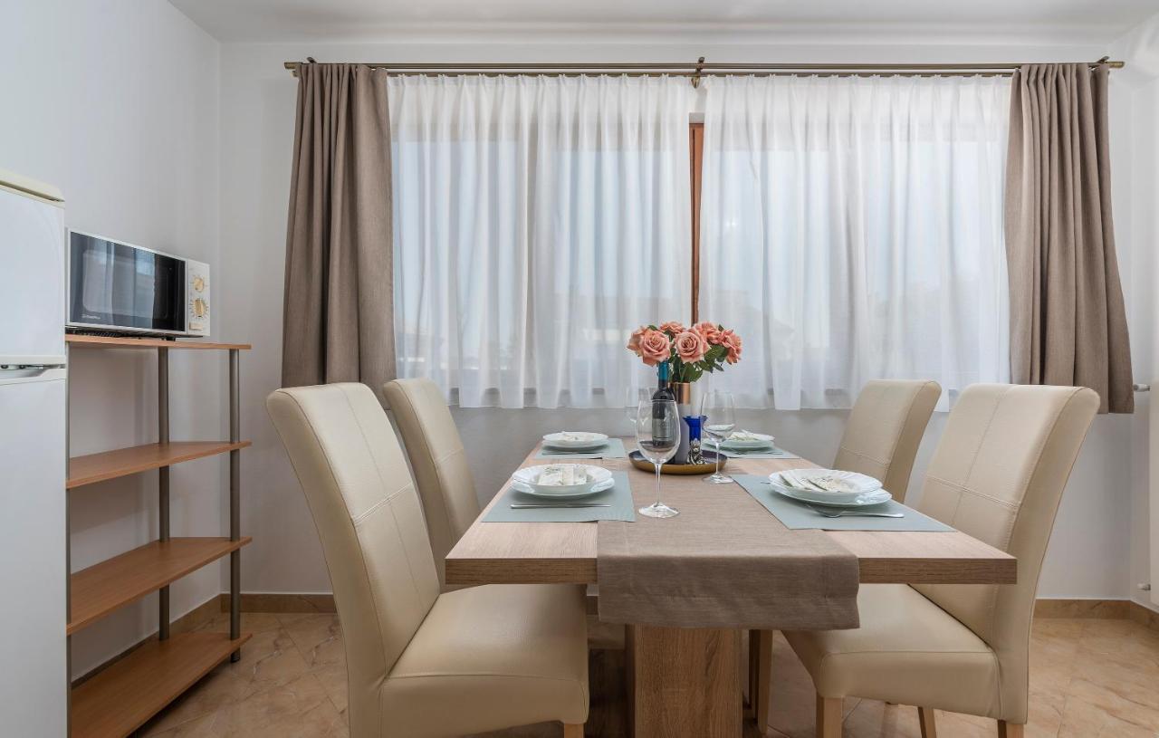 Apartments Villa Ana Porec Esterno foto