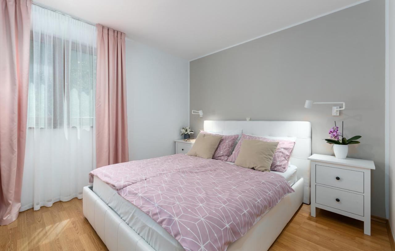 Apartments Villa Ana Porec Esterno foto