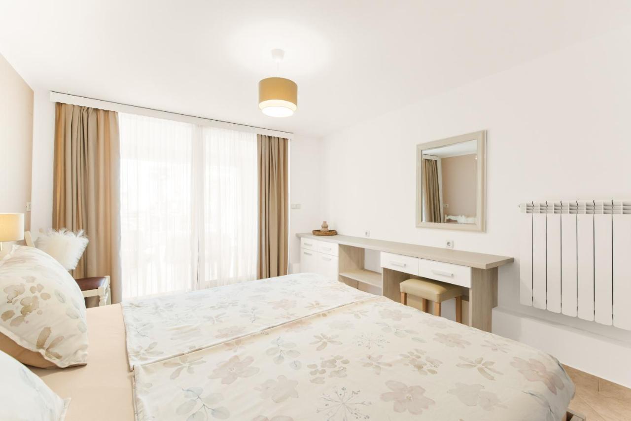 Apartments Villa Ana Porec Esterno foto