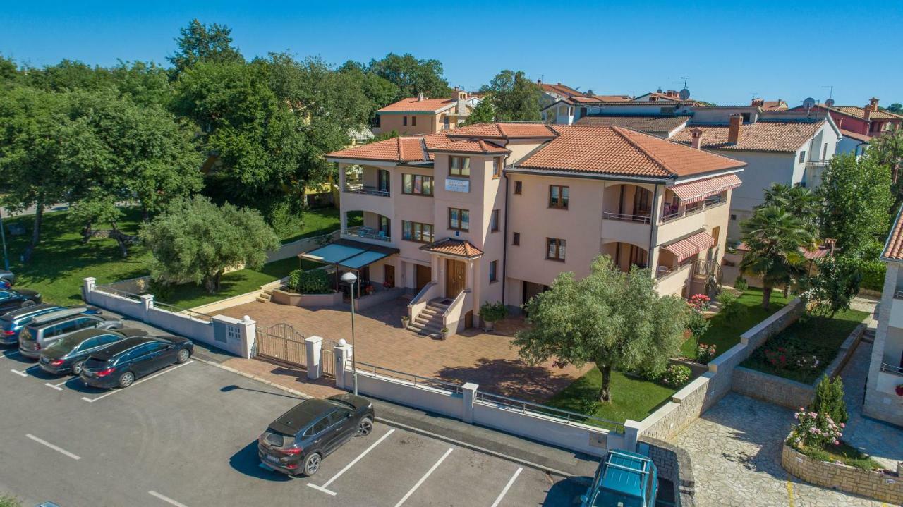 Apartments Villa Ana Porec Esterno foto
