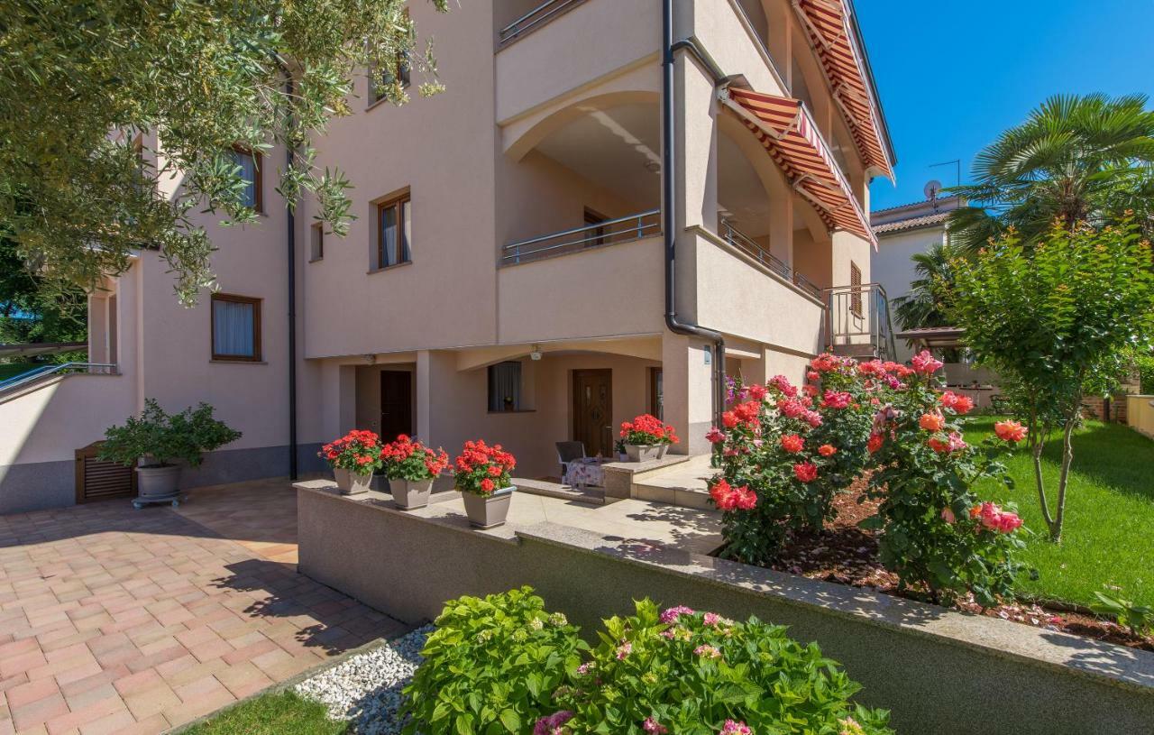 Apartments Villa Ana Porec Esterno foto